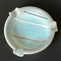 Ceramiczna trójkątna kolorowa popielniczka 