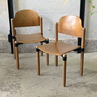 Solidne krzesło z profilowanej sklejki