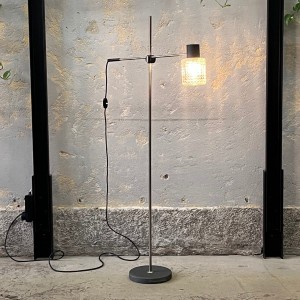Lampa żuraw z kloszem z grubego szkła