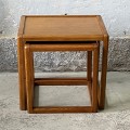 komplet-stolikow-kawowych-z-drewna-egzotycznego-design-lata-60-70-007.jpg