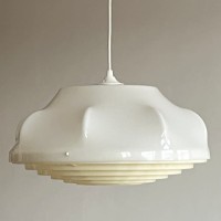 Biała lampa z tworzywa lata 70/80