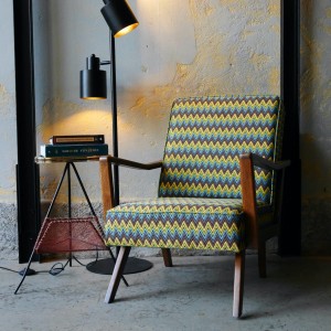 Fotel vintage w wielobarwny zygzak