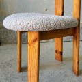 drewniane-krzesla-sosnowe-w-jasnej-bukli-baranek-vintage-lata-60-70-80-024.jpg