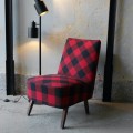 fotel klubowy vintage w czerwono-czarną kratę