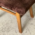 tapicerowany-stolek-z-ukryta-drabinka-czekoladowe-futerko-design-lata-60-70-006.jpg