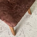 tapicerowany-stolek-z-ukryta-drabinka-czekoladowe-futerko-design-lata-60-70-007.jpg