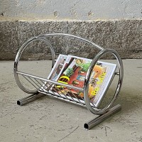Okrągły gazetnik w stylu Bauhaus