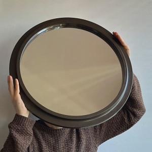 Okrągłe lustro z ramą z tworzywa  lata 60/70.