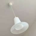 lampa-kapelusz-z-bialego-tworzywa-lata-70-80-004.jpg
