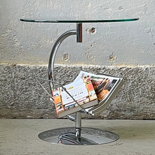 chromowany-stolik-ze-szklanym-blatem-i-gazetnikiem-design-003.jpg