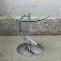 chromowany-stolik-ze-szklanym-blatem-i-gazetnikiem-design-004.jpg