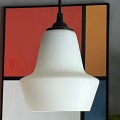 lampa-sufitowa-zwis-vintage-z-bialego-szkla-design-003.jpg