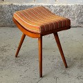 czechoslowacki-tapicerowany-stolek-w-stylu-brussel-design-lata-60-70-002.jpg