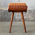 czechoslowacki-tapicerowany-stolek-w-stylu-brussel-design-lata-60-70-004.jpg