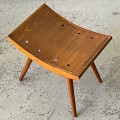 czechoslowacki-tapicerowany-stolek-w-stylu-brussel-design-lata-60-70-012.jpg