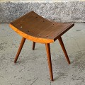 czechoslowacki-tapicerowany-stolek-w-stylu-brussel-design-lata-60-70-013.jpg