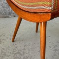 czechoslowacki-tapicerowany-stolek-w-stylu-brussel-design-lata-60-70-009.jpg