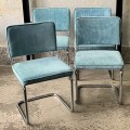 tapicerowane-krzesla-rurkowe-design-w-stylu-bauhaus-drobny-blekitny-sztruks-001.jpg