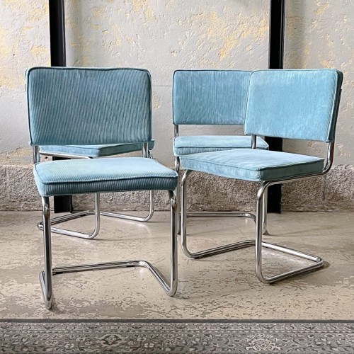 tapicerowane-krzesla-rurkowe-design-w-stylu-bauhaus-drobny-blekitny-sztruks-002.jpg