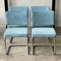 tapicerowane-krzesla-rurkowe-design-w-stylu-bauhaus-drobny-blekitny-sztruks-003.jpg