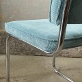 tapicerowane-krzesla-rurkowe-design-w-stylu-bauhaus-drobny-blekitny-sztruks-013.jpg