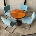 tapicerowane-krzesla-rurkowe-design-w-stylu-bauhaus-drobny-blekitny-sztruks-020.jpg