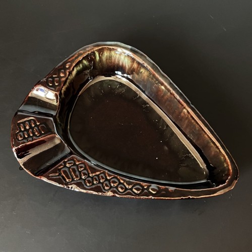 trojkatna-popielniczka-ceramiczna-vintage-design-lata-70-001.jpg