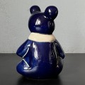 kobaltowa-ceramiczna-szkliwona-figurka-myszki-design-005.jpg