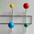 wieszak-scienny-z-kolorowymi-kulkami-skandynawski-design-004.jpg