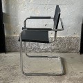 modernistyczne-krzeslo-w-stylu-bauhaus-czarna-ekoskora-design-lata-80-003.jpg