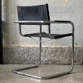 modernistyczne-krzeslo-w-stylu-bauhaus-czarna-ekoskora-design-lata-80-007.jpg