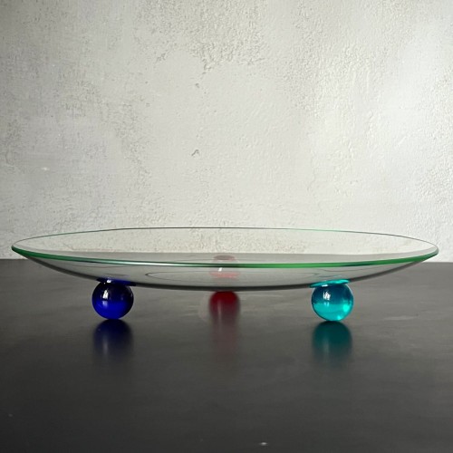 minimalistycza-szklana-patera-na-kolorowych-nozkach-design-001.jpg