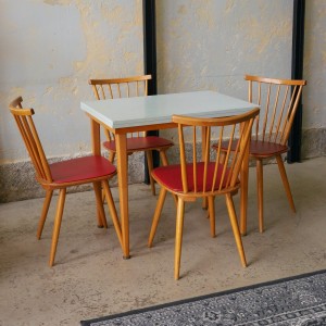 Fantastyczny rozkładany stół z Czechosłowacji 1961