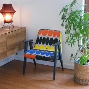 Fotel w kolorowe wzory, proj. Chierowski 366  