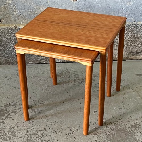 komplet-dunskich-stolikow-z-drewna-tekowego-vintage-lata-60-001.jpg