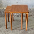 komplet-dunskich-stolikow-z-drewna-tekowego-vintage-lata-60-003.jpg