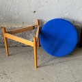 tapicerowany-stolek-na-trojnogu-skandynawski-design-lata-70-006.jpg