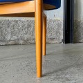 tapicerowany-stolek-na-trojnogu-skandynawski-design-lata-70-008.jpg