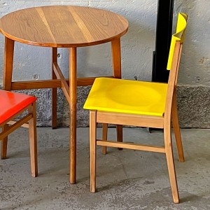 Żółte modernistyczne  krzesło  Czechosłowacja  lata 70.