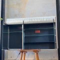 metalowa-szafka-lazienkowa-z-lustrem-i-akrylowa-lampa-vintage-lata-70-80-005.jpg