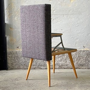 Tapicerowany stołek z ukrytą drabinką  Cor Modell