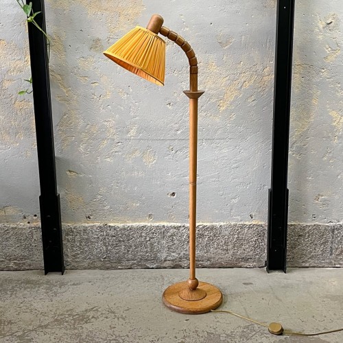 drewniana-lampa-podlogowa-vintage-z-ruchomym-przegubem-lata-70-80-001.jpg