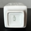 bialy-porcelanowy-wazon-vintage-w-geometryczny-wzor-design-lata-60-009.jpg
