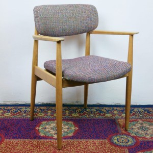 Fotel krzesło gabinetowe w skandynawskim stylu