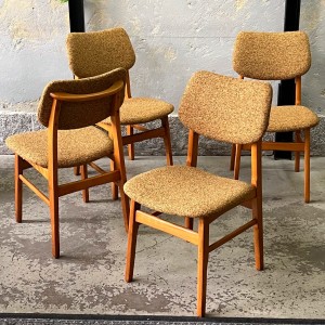  Miodowe  krzesła  tapicerowane z lat 70.  