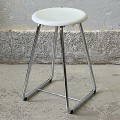 stolek-z-tworzywa-i-chromu-smedbo-werzalit-design-001.jpg