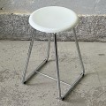 stolek-z-tworzywa-i-chromu-smedbo-werzalit-design-002.jpg