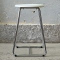stolek-z-tworzywa-i-chromu-smedbo-werzalit-design-003.jpg
