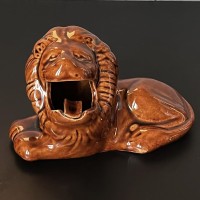 Lew ceramiczna figurka popielniczka