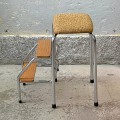 tapicerowany-stolek-z-drabinka-ze-schodkami-chrom-bauhaus-design-lata-70-80-003.jpg